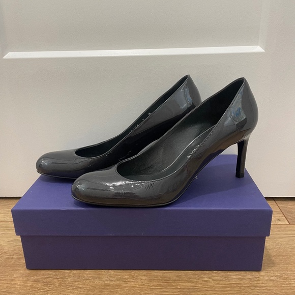 NWT Stuart Weitzman  Moody Dark Grey Closed Toed Heels - Size 7 - Picture 1 of 12